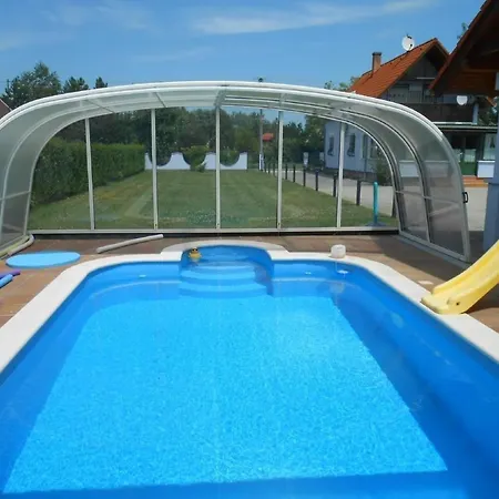 度假居 In Balatonmariafuerd Mit Terrasse, Grill Und Garten