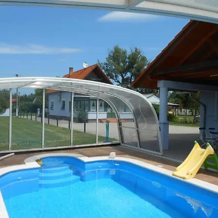In Balatonmariafuerd Mit Terrasse, Grill Und Garten