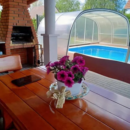 In Balatonmariafuerd Mit Terrasse, Grill Und Garten Balatonmáriafürdő
